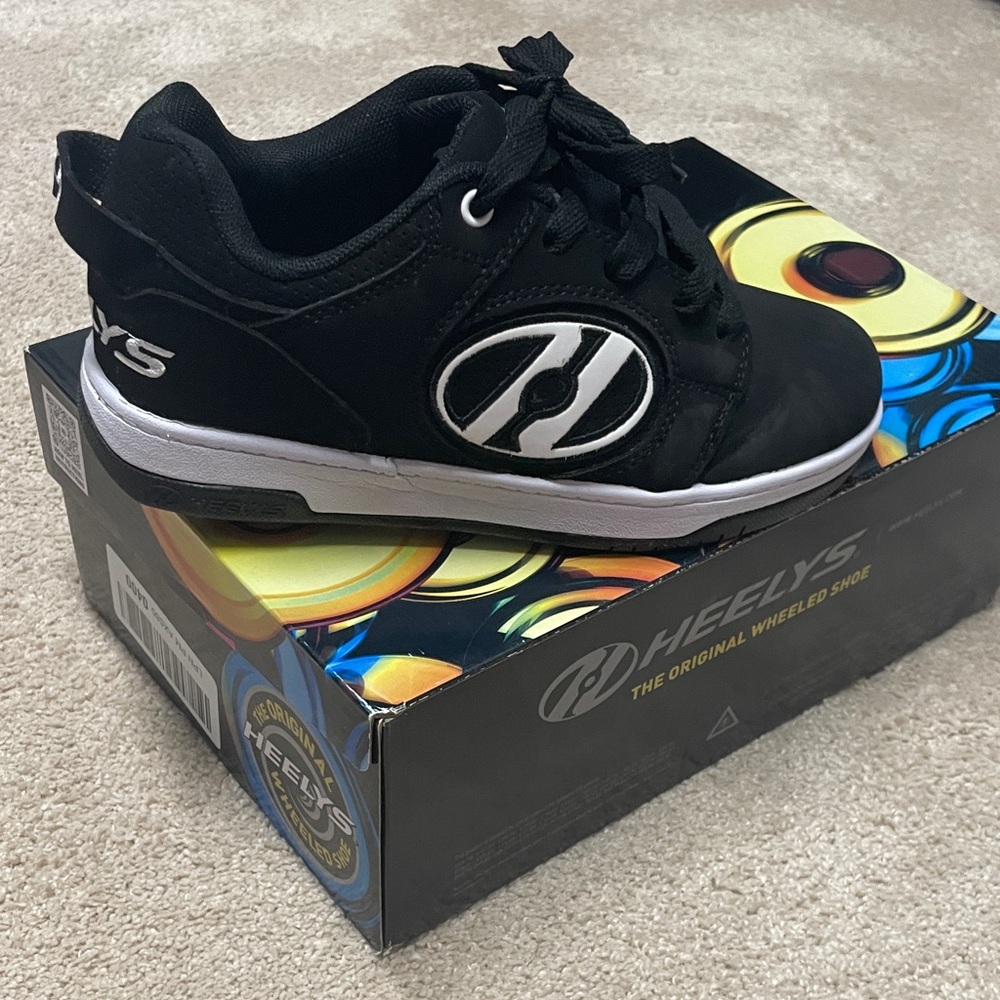 Heelys Black and White Wheel Shoes